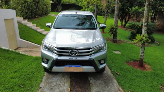 TOYOTA HILUX 2.8 SRX 4X4 CD 16V DIESEL 4P AUTOMÁTICO